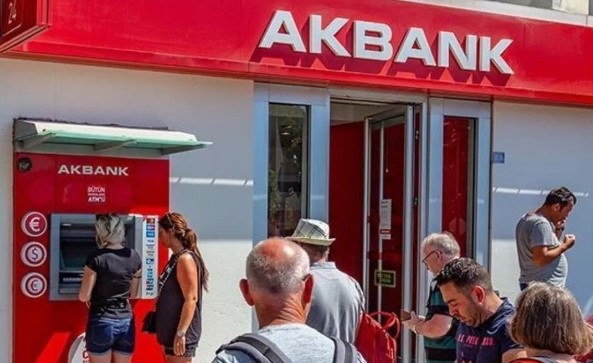 Akbank’a Tepkiler Artıyor: İzinsiz İşlemler Nedeniyle Müşteriler Hesabını Kapatıyor!