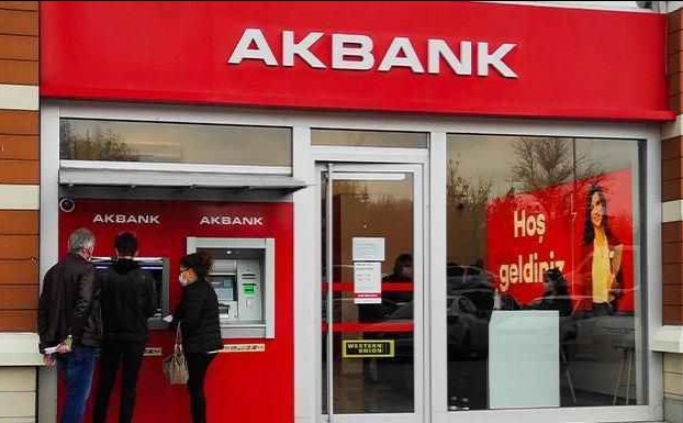 Akbank’a Tepkiler Artıyor: İzinsiz İşlemler Nedeniyle Müşteriler Hesabını Kapatıyor!