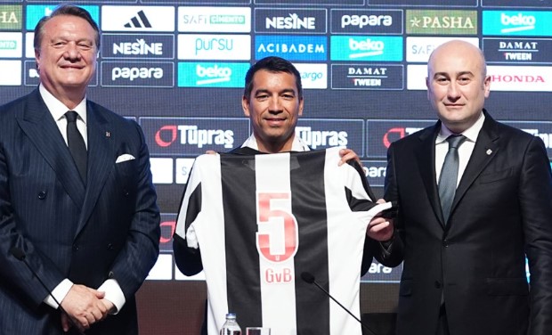 Beşiktaş, Giovanni van Bronckhorst ile Şampiyonluk Hedefinde